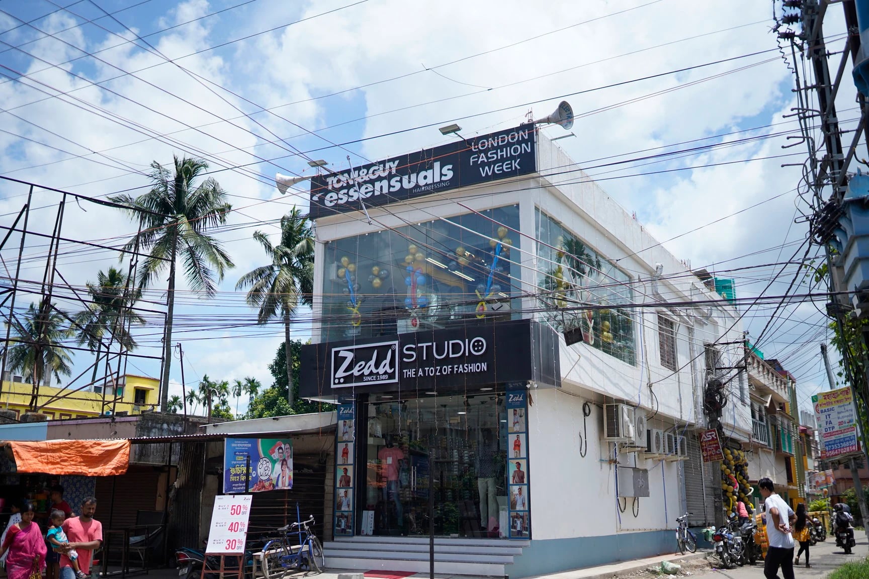 Toniandguyessensuals