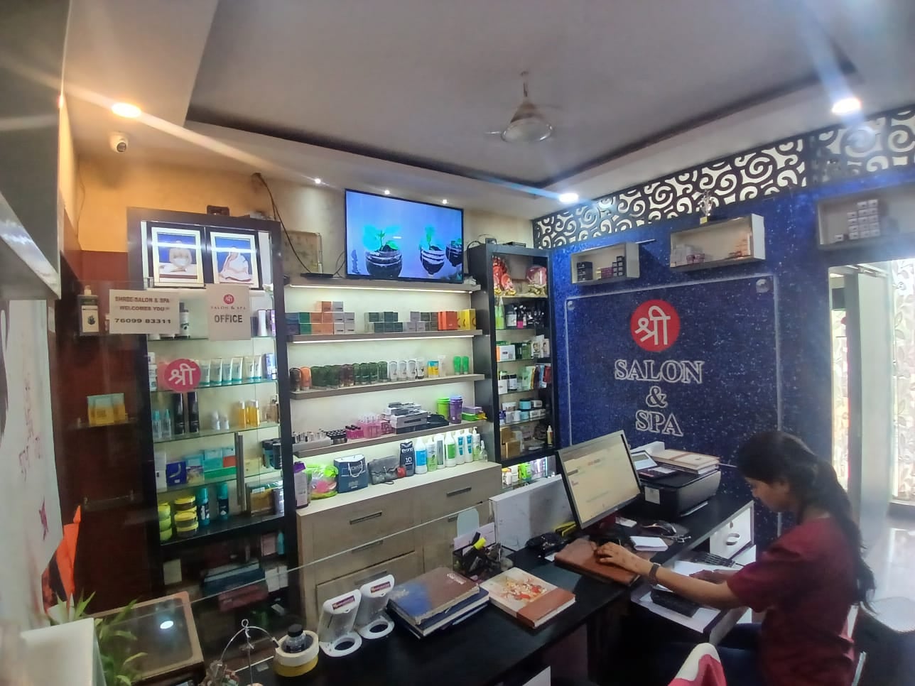 ShreeScizzorsUnisexSalon