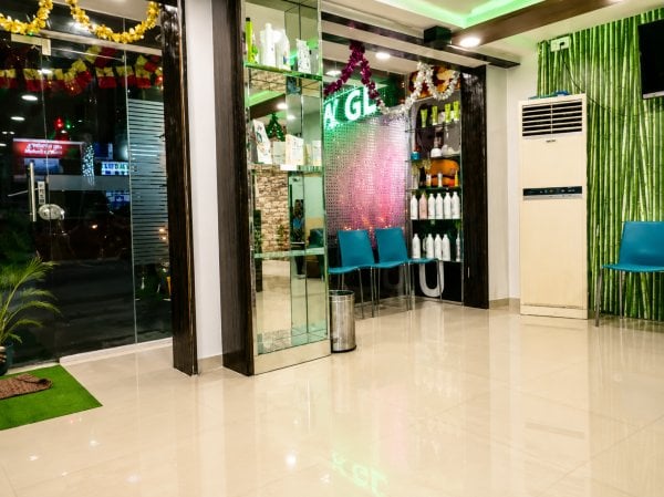 NEWGLOWFamilySalon1