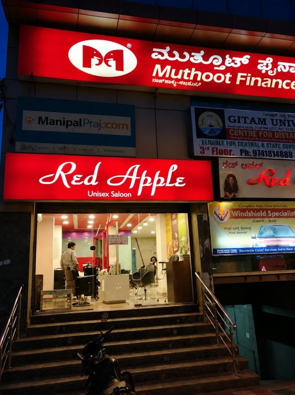 RedappleUnisexFamilySalon