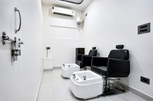 AmantranBeautyParlour