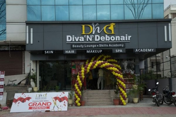 DivanDebonair