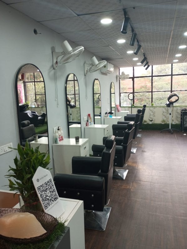 BlushAndGlowSalon