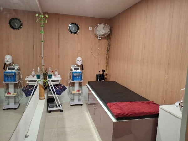 ShanviUnisexSaloon